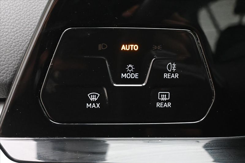 Volkswagen Golf 2,0 TDI 85kW Life Záruka až 5 - fotka 26 z 30