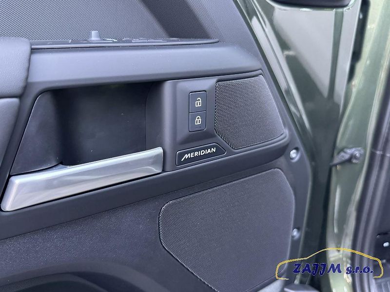 Land Rover Defender 110 HSE X-Dynamic D350 + fólie - fotka 36 z 52