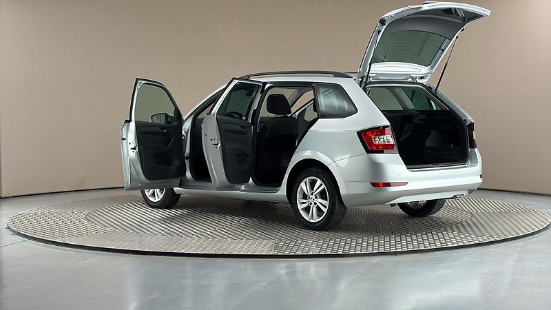 Škoda Fabia 1.0 TSI Ambition Combi - fotka 7 z 24