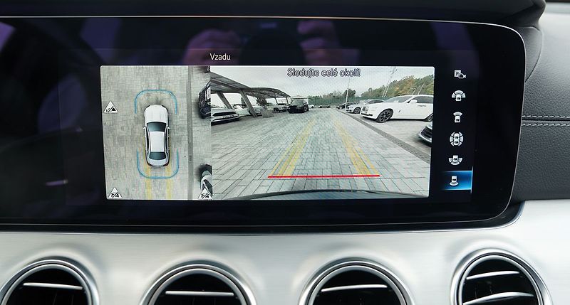 Mercedes-Benz Třídy E E 200 4Matic AMG/LED/360/ČR - fotka 42 z 44