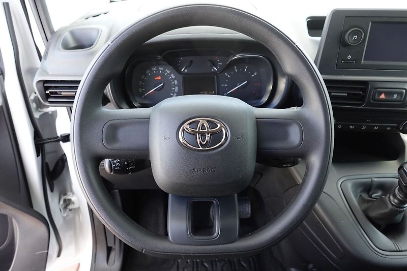 Toyota ProAce City 1,5D-4D 75kW L2 M/T 4D - Panel - fotka 14 z 21