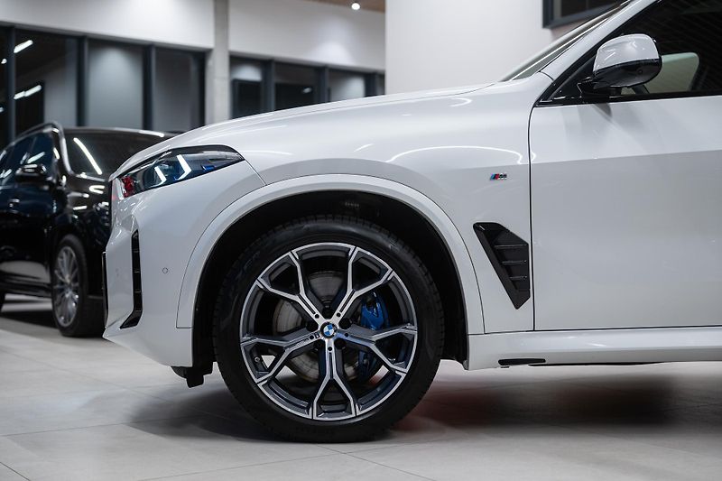 BMW X5 (2025) 30d 7MÍST VZDUCH MASÁŽ WEBASTO - fotka 17 z 19