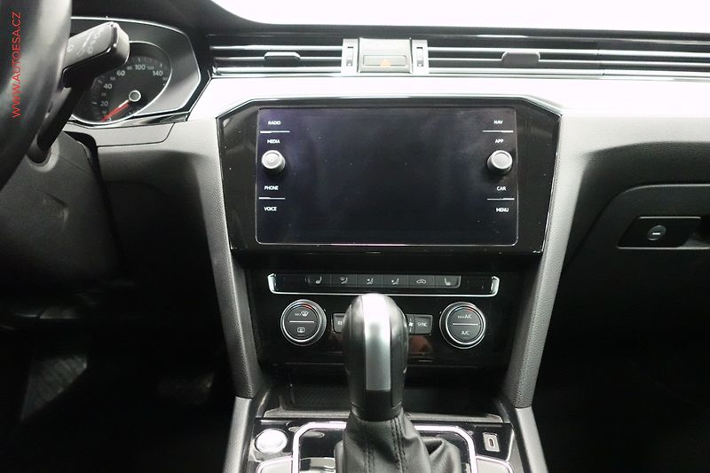 Volkswagen Passat (2020) 2.0TDi, DSG, LED, navi - fotka 13 z 22