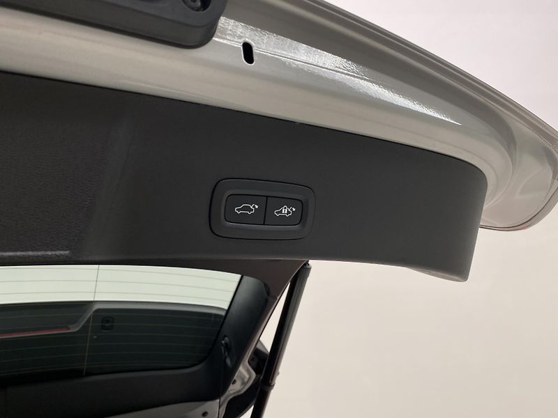 Volvo XC40 PURE ELECTRIC RECHARGE PLUS CZ - fotka 30 z 52