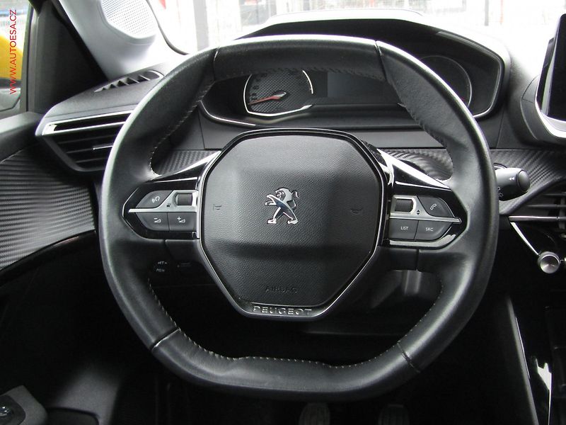 Peugeot 208 (2019) 1.2 T, 1.maj,ČR, Active - fotka 13 z 19