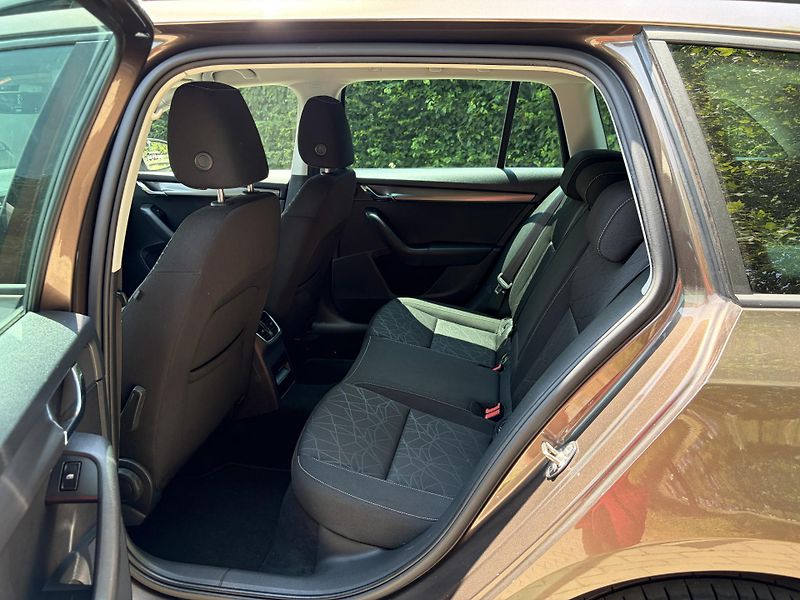 Škoda Octavia 2.0 TDi DSG CLEVER - fotka 18 z 28