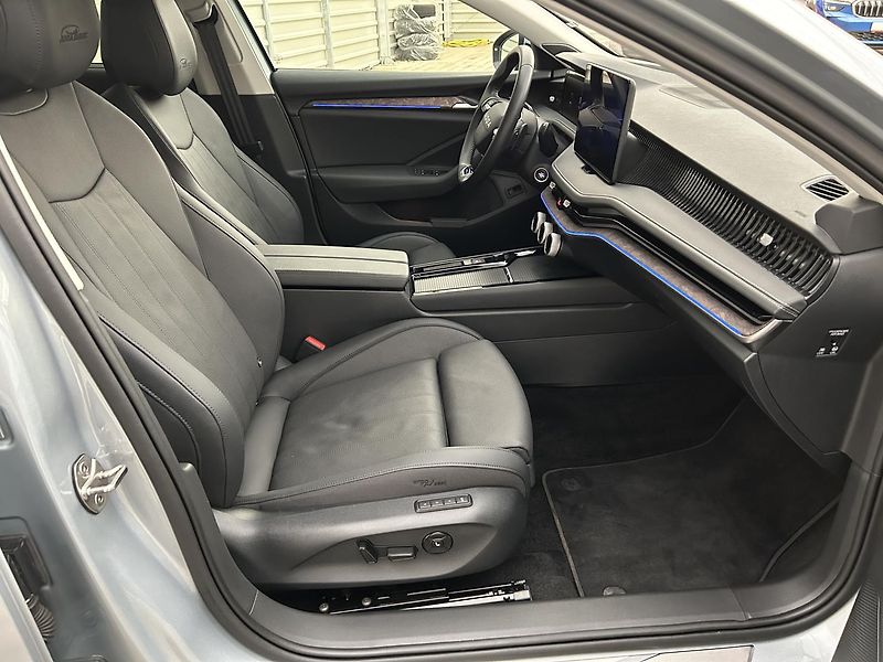 Škoda Superb 2.0 TDi L & K - fotka 29 z 30