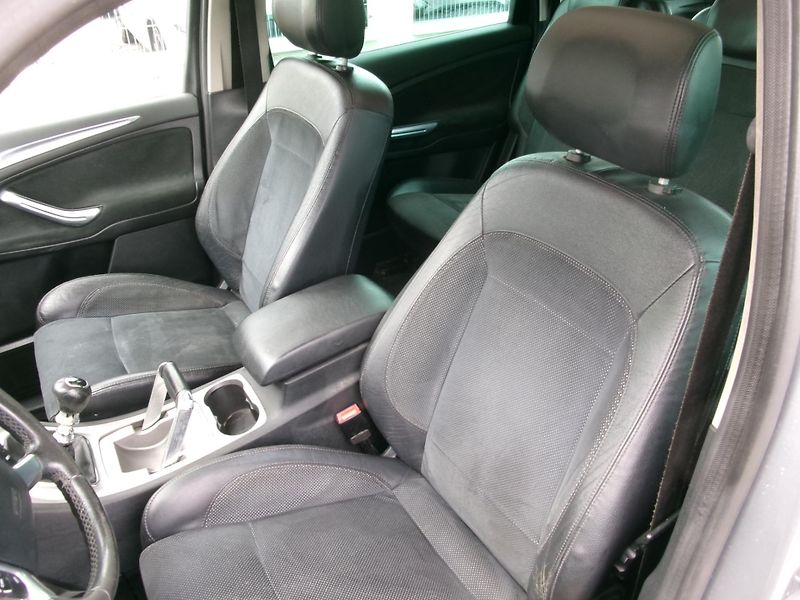 Ford S-MAX 2,0TDCi PANORAMA AC TEMP - fotka 10 z 23