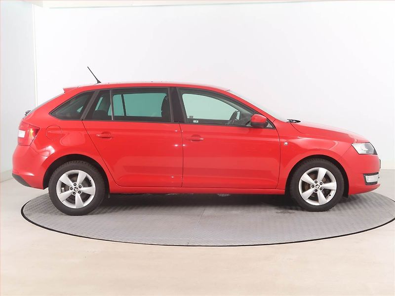 Škoda Rapid (2014) Spaceback 1.2 TSI - fotka 6 z 16