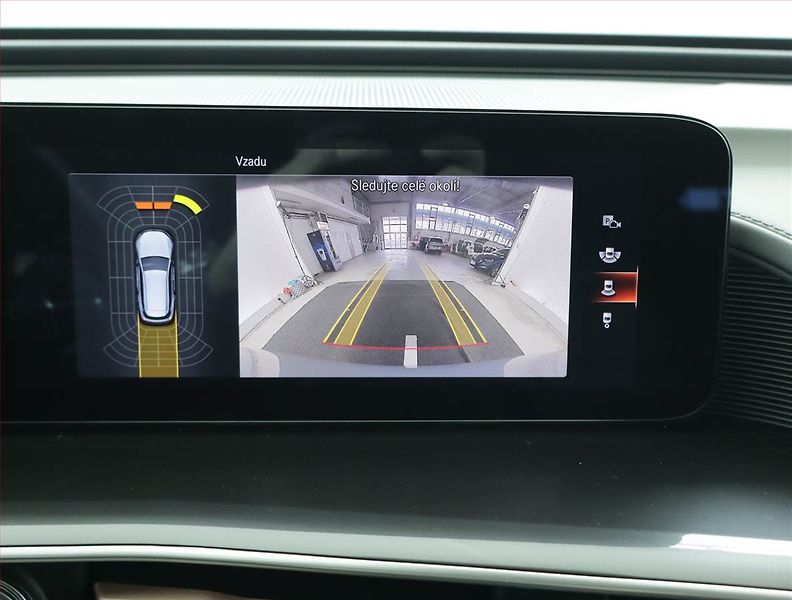 Mercedes-Benz EQC (2021) 400 4MATIC, SoH 97% - fotka 15 z 21