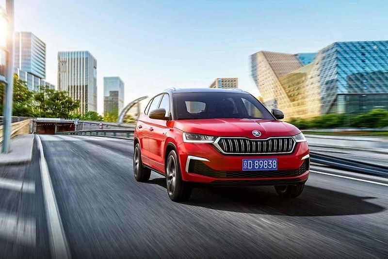 Škoda Kamiq GT je delší a má dynamičtější tvar.