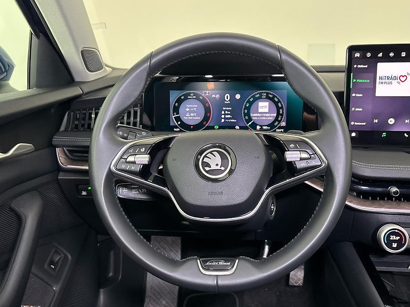 Škoda Superb L&K 4x4 DSG - fotka 18 z 30