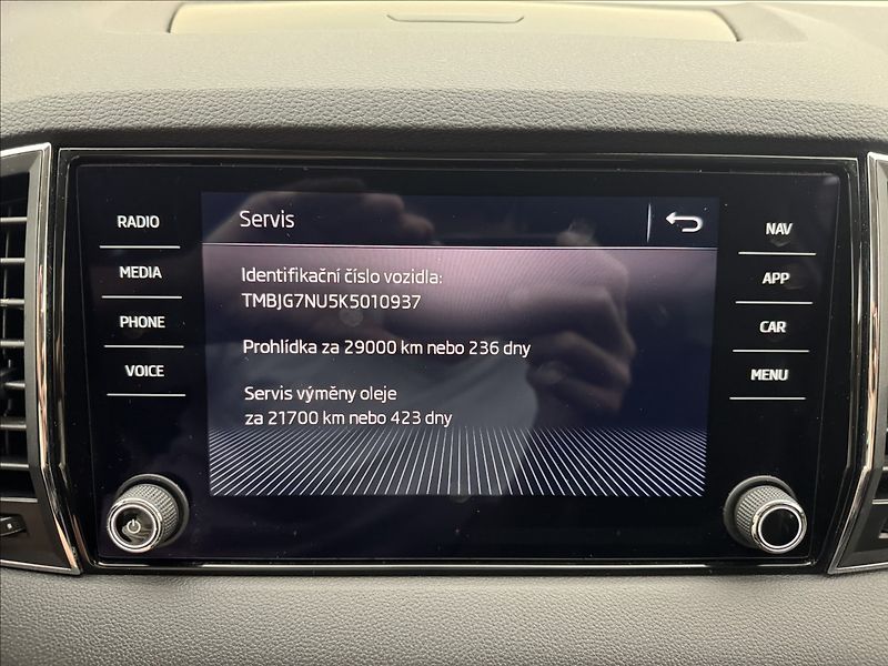Škoda Karoq 1,6 DSG ACC STYLE+ NAVI KAMERA - fotka 19 z 39