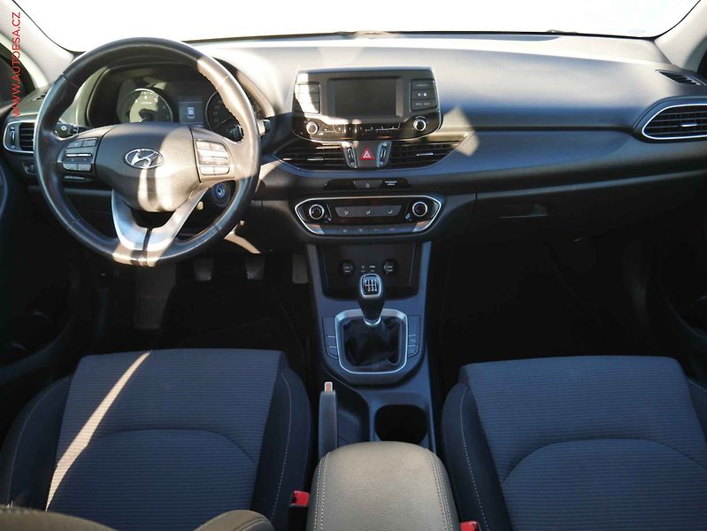 Hyundai i30 (2018) 1.0 T-GDI, ČR, STK3/28, AC - fotka 8 z 14
