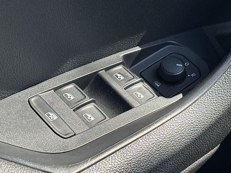 Škoda Karoq (2022) 1.5 TSI Ambition + - fotka 17 z 31