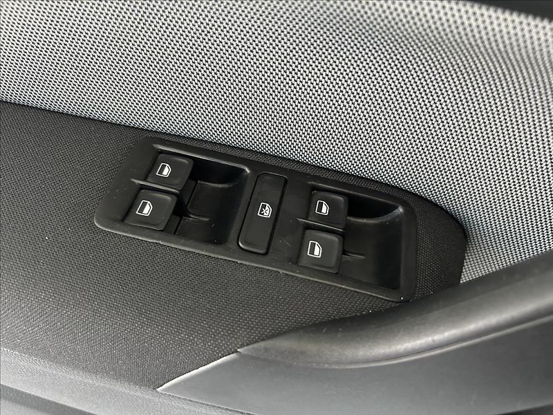 Volkswagen Polo 1,2   TSI,CROSS,SERVISKA,1.MAJ - fotka 10 z 26