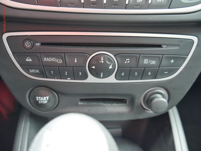Renault Mégane (2009) 1.5 dCi, ČR, AC, tempo - fotka 19 z 21