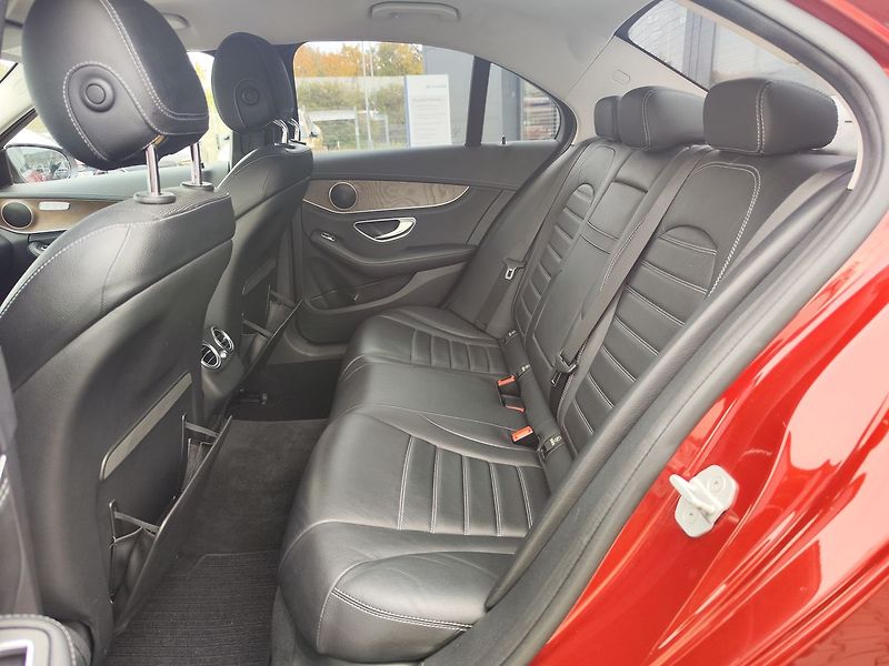 Mercedes-Benz Třídy C 250d/150kW 4MATIC AT - fotka 13 z 36