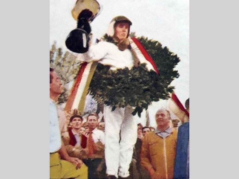 Před nedávnem jeden z legendárních závodníků Formule 1 všech dob Jackie Stewart, kterému se přezdívalo „Létající Skot“, oslavil 85. narozeniny.