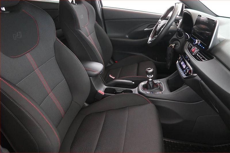Hyundai i30 (2022) N-Line 1.5 T-GDI MHEV - fotka 9 z 17