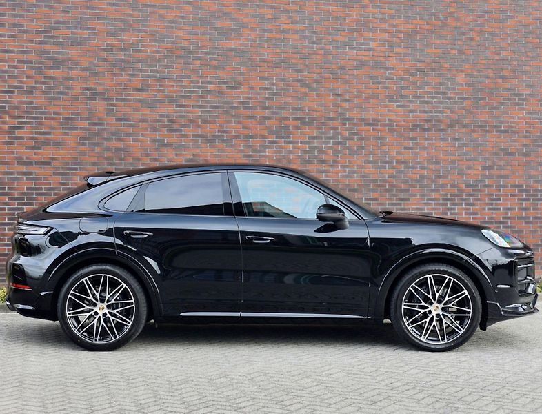 Porsche Cayenne (2025) Coupe E-Hybrid 360KW Techart - fotka 11 z 46