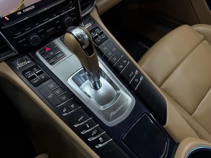 Porsche Panamera (2012) Porsche Panamera 3.0 Diesel Ti - fotka 29 z 31