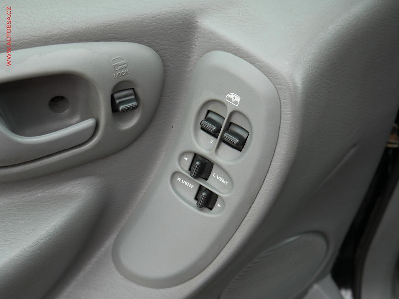 Chrysler Voyager (2005) 2.8CRD, AT, autoAC - fotka 12 z 16