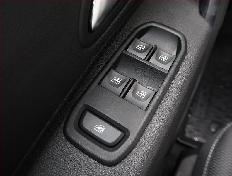 Dacia Duster (2018) 1.6 SCe, Serv.kniha, Tempomat - fotka 13 z 17