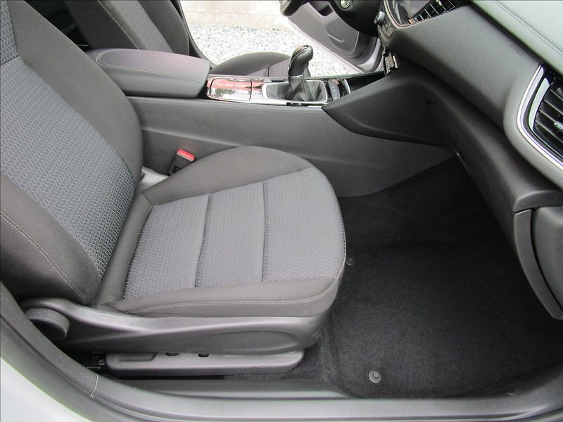 Opel Insignia ST 1.5 CDTi, aut. Klima, LED - fotka 18 z 41