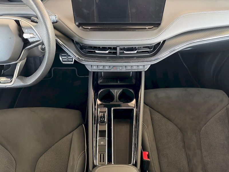 Škoda Enyaq (2024) Sportline 85 210 kW / 82 kWh - fotka 20 z 29