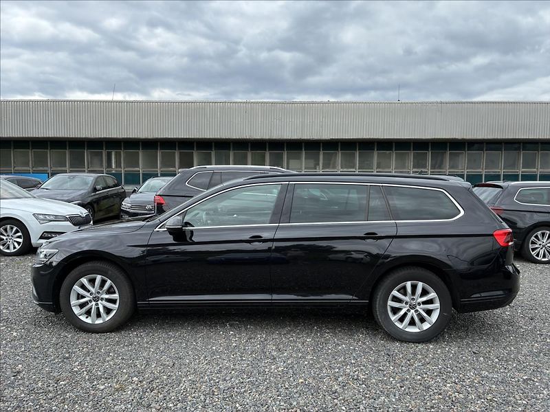 Volkswagen Passat 2,0 PANORAMA,WEBASTO,TAŽNÉ - fotka 2 z 28