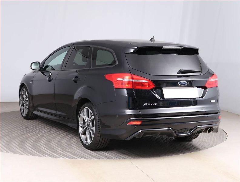 Ford Focus (2018) ST-Line 1.5 EcoBoost, Automat - fotka 4 z 17