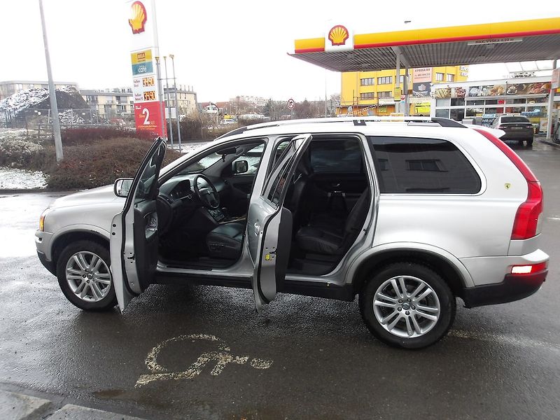 Volvo XC90 2,4D 2xPNEU ! - fotka 14 z 35