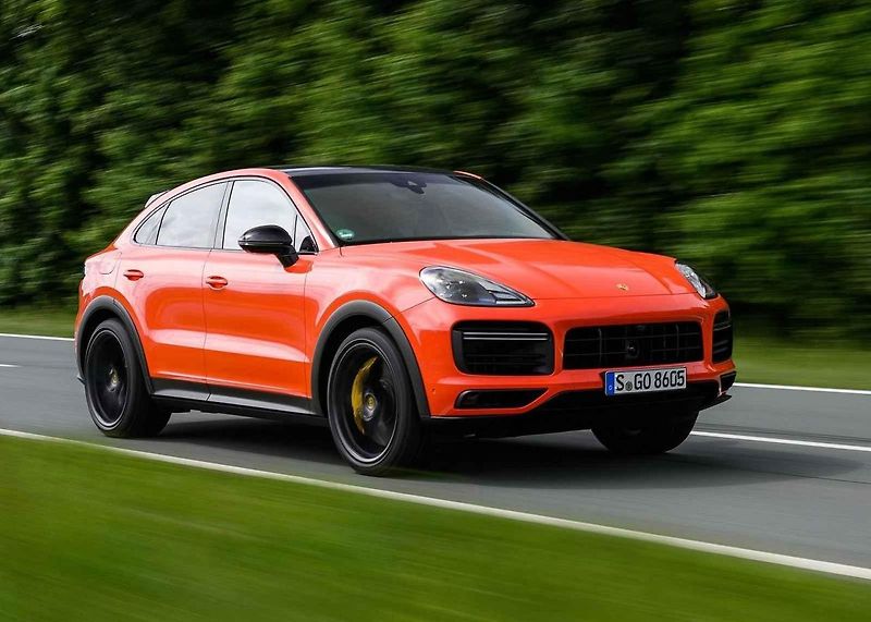 Lamborghini Urus. 0-100 km/h za 3,6 s. Maximální rychlost 305 km/h. Cena: 183 683 eur bez DPH.