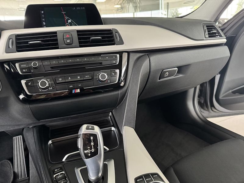 BMW Řada 3 320d 140kW*AUT*LED*Nav*El.Kufr - fotka 18 z 33