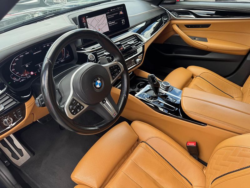 BMW Řada 5 (2022) M550i Xdrive - CZ - DPH - fotka 11 z 30