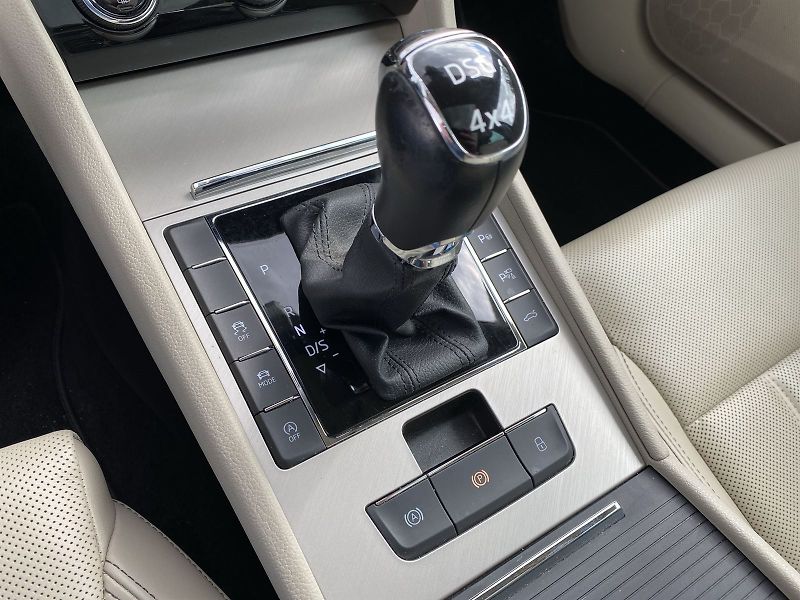 Škoda Superb (2022) Combi 2,0 TSI 4x4 DSG L&K - fotka 15 z 45