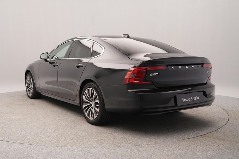 Volvo S90 B5 AWD MOMENTUM PRO  - fotka 7 z 45