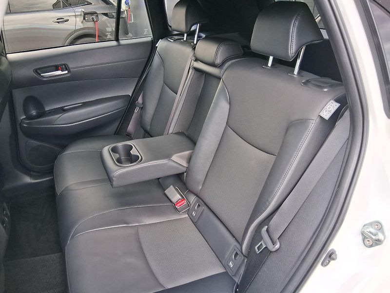 Toyota Corolla Cross EXECU. JBL 2.0 Hyb. 4x4 143 kW - fotka 5 z 36