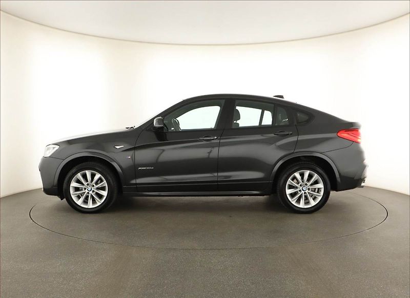 BMW X4 (2018) xDrive30d - fotka 3 z 22