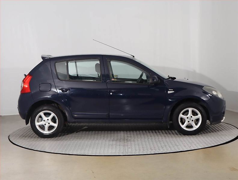 Dacia Sandero (2011) 1.6 MPI - fotka 6 z 14