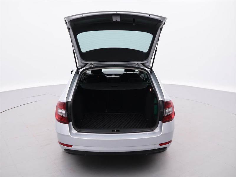 Škoda Octavia 2,0 TDI Style LED Kessy CZ - fotka 8 z 26