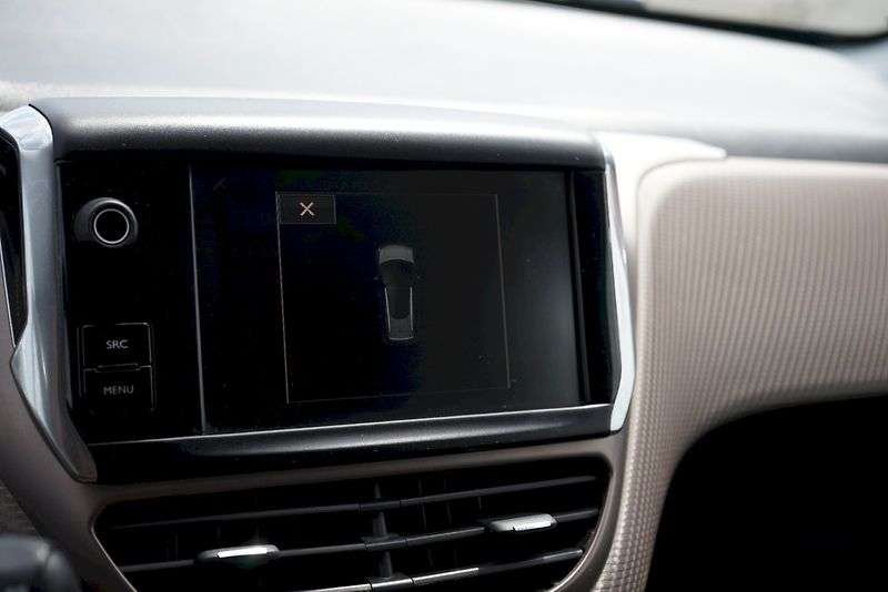 Peugeot 2008 (2015) BlueHDI Allure - tažné - fotka 15 z 21