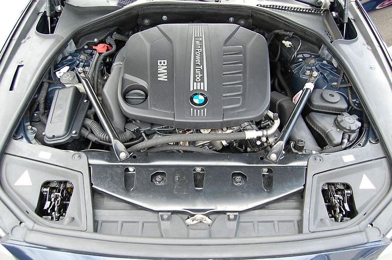 BMW Řada 5 (2014) 535d xDrive, 230 kW - fotka 43 z 48