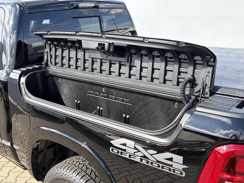RAM 1500 (2026) Limited 5.7 V8 HEMI 2026 - fotka 6 z 37