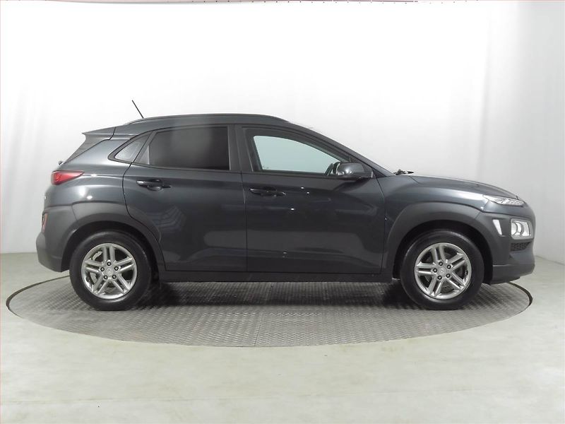 Hyundai Kona (2019) Family 1.0 T-GDI, Serv.kniha - fotka 6 z 19
