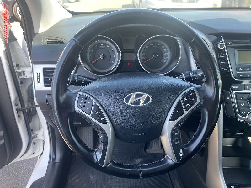Hyundai i30 (2016) 1.6GDi, ČR, AC, tempo - fotka 10 z 13