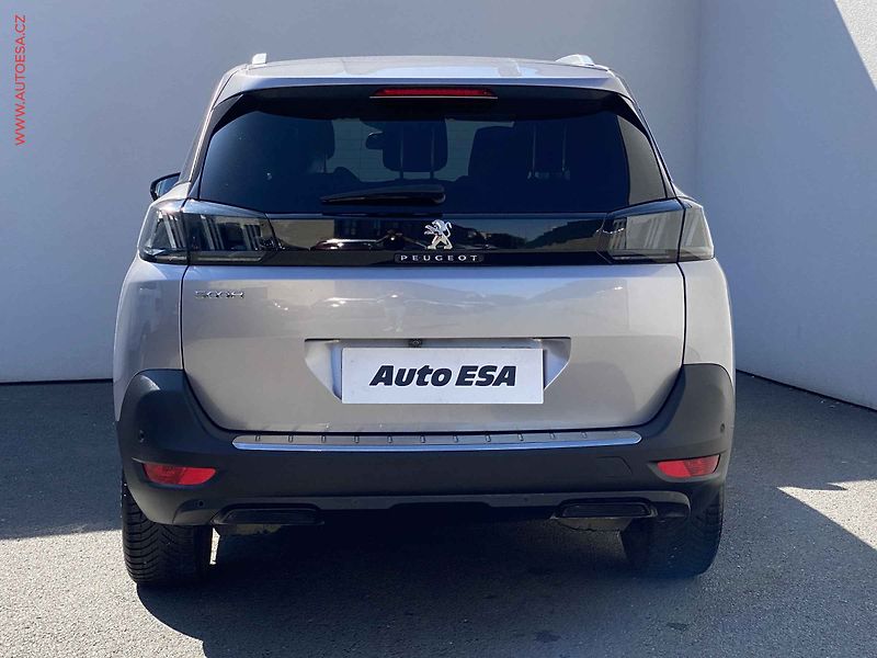 Peugeot 5008 (2022) 1.5 HDi, Allure, LED, kamera - fotka 5 z 17