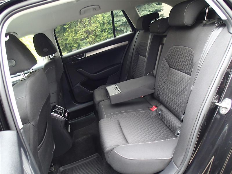 Škoda Superb 2,0 TDi, DSG, 4x4 , Tažné - fotka 36 z 48