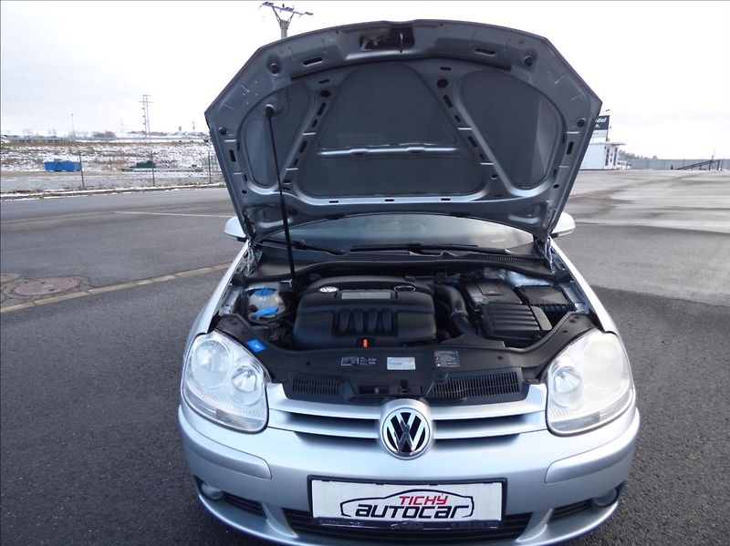 Volkswagen Golf 1,6 Digi Klima,Webasto  Tour - fotka 37 z 42
